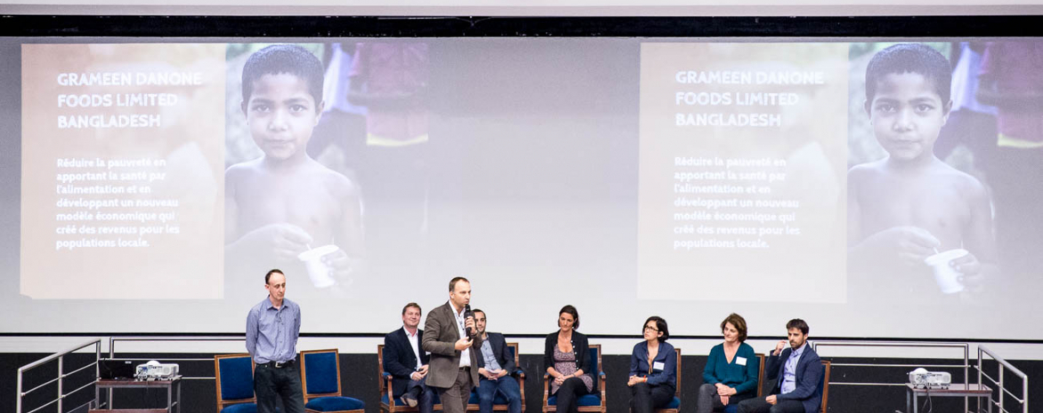 Conférence avec Emmanuel FABER, Directeur Général de DANONE et le Professeur Muhammad YUNUS Conférence avec Emmanuel FABER, Directeur Général de DANONE et le Professeur Muhammad YUNUS