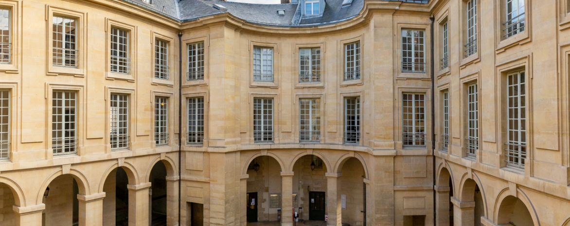 Façade du centre Panthéon