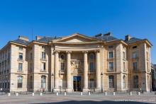 Photo de la façade de l'université Paris 2 - Centre Panthéon